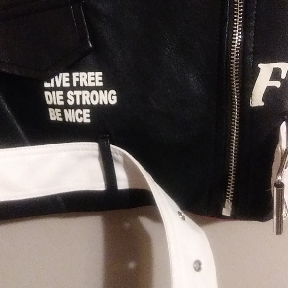 SOLD SHORT Collection Jacket - Picture 3 of 6